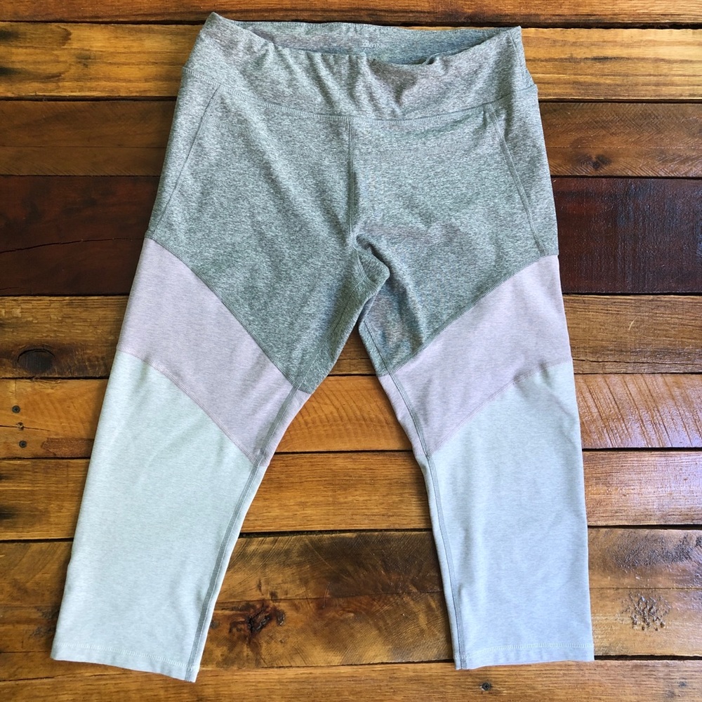 Nike Performance Wicking Workout Capris Like New